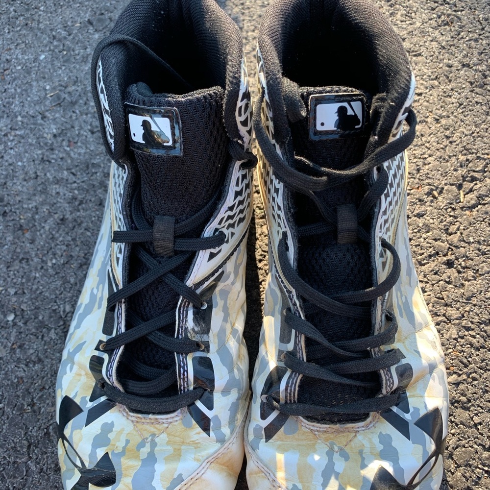Under Armour baseball cleats size 10 - deception